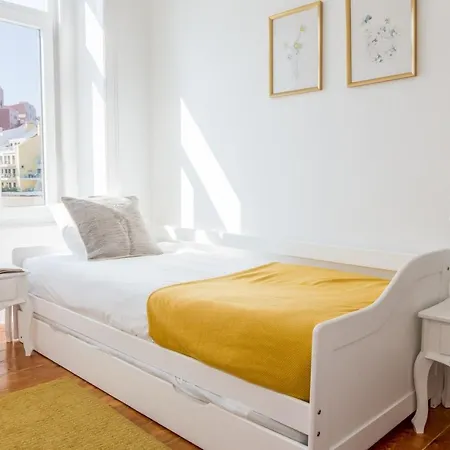 Plum Guide - Woodpecker & Butterfly Appartement Lisboa